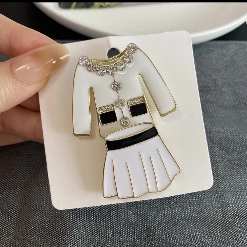 Elegant Gold and White 2Piece  Brooch